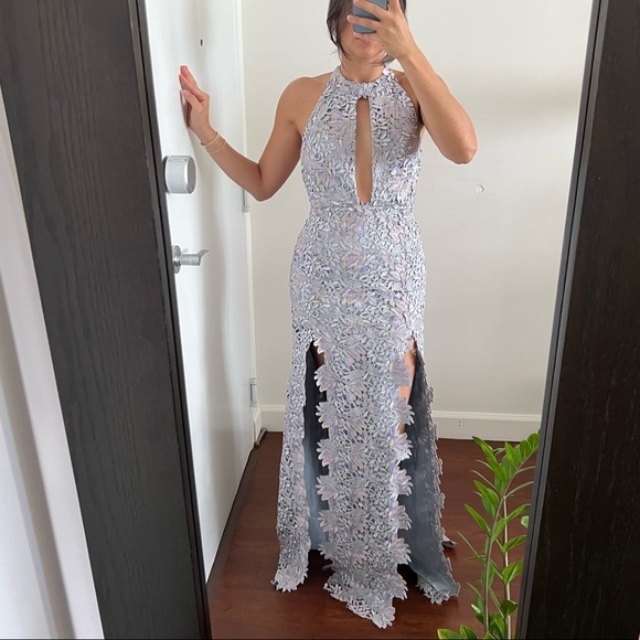 Beautiful long dress perfect for weddings - Picture 4 of 6